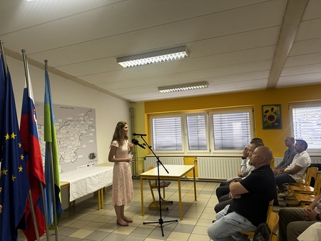 Nagovor direktorica Združenja slovenske fotovoltaike Nina Hojnik -Zaključek projekta izgradnje sončnih elektrarn (6)
